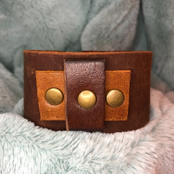 Bracelet - Handmade from genuine leather belt - Picture 1 of 4